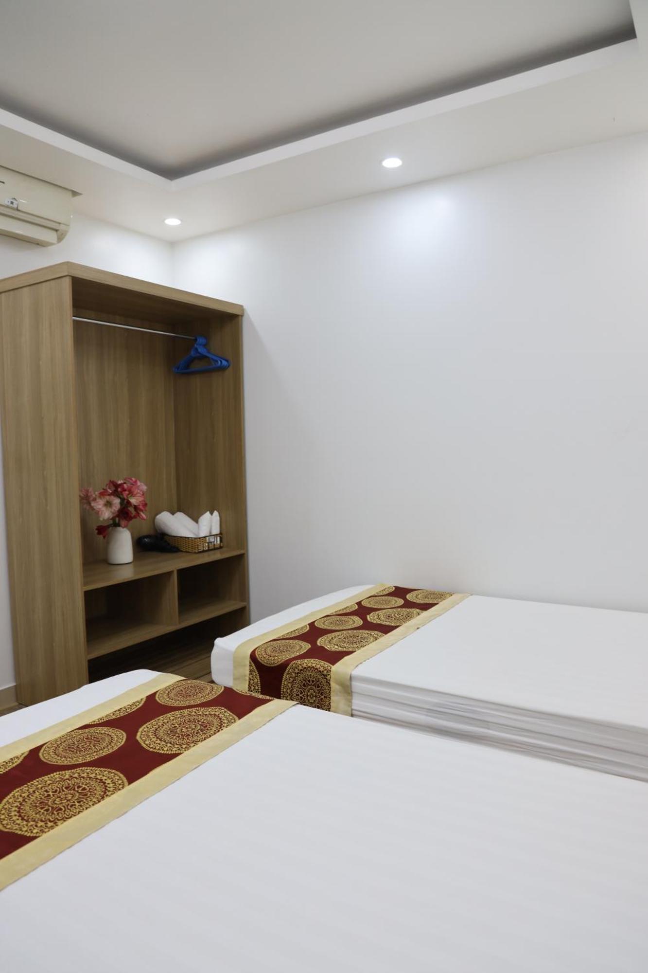 Hung Vuong Hotel Ха Лонг Екстериор снимка