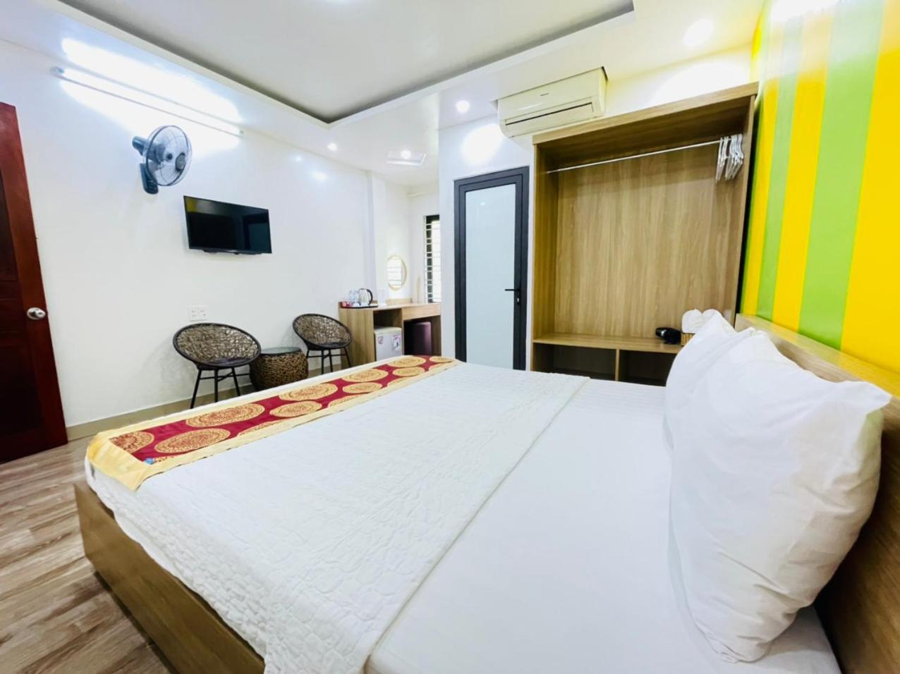 Hung Vuong Hotel Ха Лонг Екстериор снимка